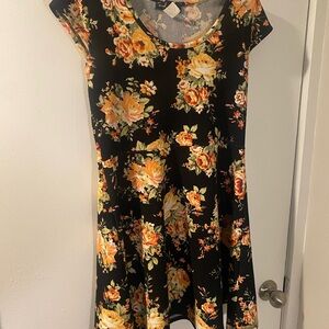 Black Floral Scoop-Neck Women's Dress